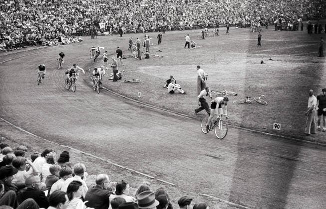 Radrennen im Stadion Mitte Teilnehmer beim Radrennen im Stadion Mitte, Deutschland 1947., Berlin Copyright: Kindermann UnitedArchivesKIN_7401000131