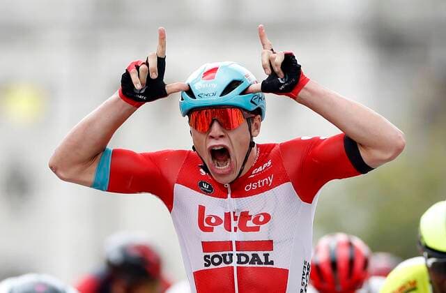 Bilder des Jahres 2022, Sport 07 Juli Sport Themen der Woche KW30 Sport Bilder des Tages ROCHEFORT, BELGIUM - JULY 25 : Arnaud De Lie of Lotto Soudal celebrates during the third stage Vise to Rochefort of the Ethias Tour De Wallonie 2022 on july 25, 2022 in Rochefort, Belgium, 25 07 2022 ( Ethias Tour de Wallonie 2022 - Stage 3 PhotoNews Panoramic 