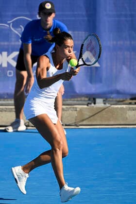 Chloe Paquet of France plays in the Livesport Prague Open WTA, Tennis Damen women’s tennis tournament match against Czech Tereza Martincova in Prague, Czech Republic, July 25, 2022. (CTKxPhoto MichalxKamaryt) CTKPhotoP2022072506143  kmt