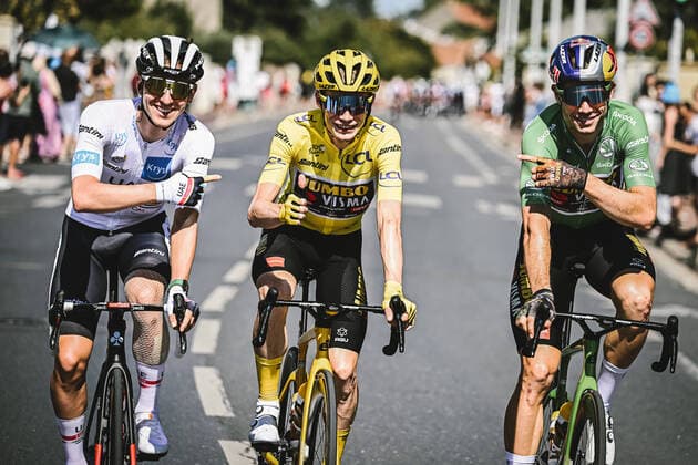 July 24, 2022, France: Tour de France stage 21 Paris La Defense Arena to Paris Champs-Elysees (115,6km). POGACAR Tadej (UAE TEAM EMIRATES), VINGEGAARD Jonas (JUMBO - VISMA) et VAN AERT Wout (JUMBO - VISMA) France - ZUMAz03_ 20220724_stw_z03_677 Copyright: xA.O.Sx