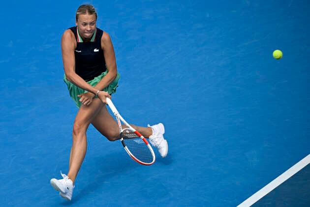 Anett Kontaveit of Estonia returns the ball to Ekaterine Gorgodze of Georgia during the Livesport Prague Open WTA, Tennis Damen women’s tennis tournament match in Prague, Czech Republic, July 26, 2022. (CTKxPhoto MichalxKamaryt) CTKPhotoP2022072604758  kmt