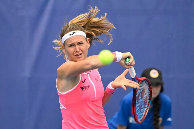 Marie Bouzkova (Czech) in action against Dominika Salkova (Czech) during the Livesport Prague Open WTA, Tennis Damen women’s tennis tournament match in Prague, Czech Republic, on July 27, 2022. (CTKxPhoto MichalxKamaryt) CTKPhotoP2022072705229  kmt