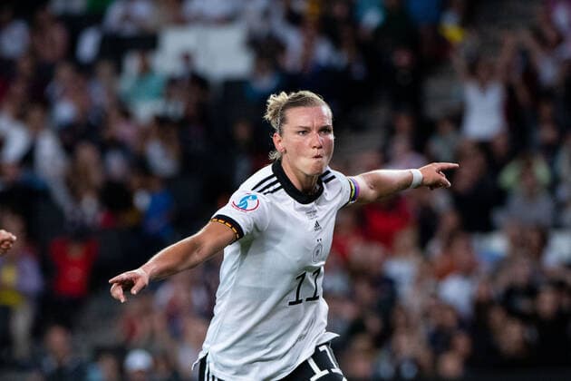 Alexandra Popp Germany 11 cheers for the goal to 1 0, GBR, Germany vs France, Football UEFA Womens EURO 2022, 27 07 2022, Semi final GBR, Germany vs France, Football UEFA Womens EURO 2022, 27 07 2022, Semi final Milton Keynes Copyright: xEibner Memmlerx EP_MMR