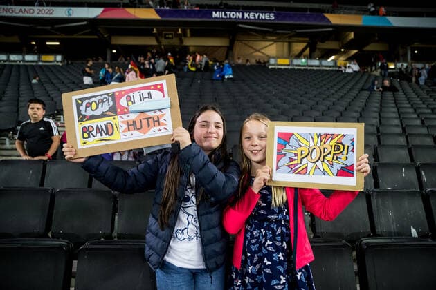 UEFA WOMENS EURO ENGLAND 2022 Germany France 27 07 2022 Two fans with pop art signs Popp Buehl Brand Huth UEFA WOMENS EURO ENGLAND 2022 Germany France Stadium MK, Milton Keynes, 27 07 2022 Copyright: xBEAUTIFULxSPORTS Wunderlx