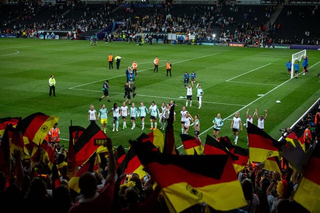 The players of Germany are cheering about the victory, in front of them the fans on the tribune with flags, GBR, Germany vs France, Football UEFA Womens EURO 2022, 27 07 2022, Semi final GBR, Germany vs France, Football UEFA Womens EURO 2022, 27 07 2022, Semi final Milton Keynes Copyright: xEibner Memmlerx EP_MMR