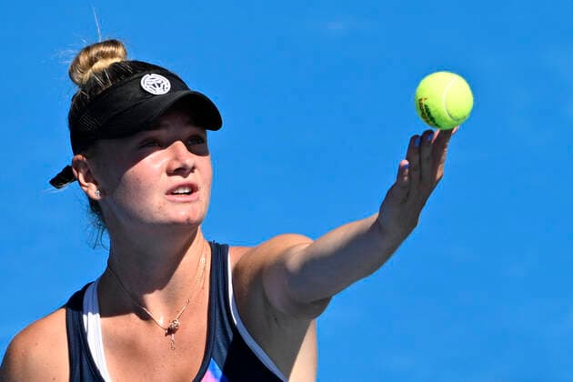 Lucie Havlickova of Cech Republic serves to Anett Kontaveit of Estonia during the Livesport Prague Open WTA, Tennis Damen women’s tennis tournament match in Prague, Czech Republic, July 28, 2022. (CTKxPhoto MichalxKamaryt) CTKPhotoP2022072804501  kmt