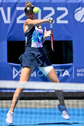 Lucie Havlickova of Cech Republic returns the ball to Anett Kontaveit of Estonia during the Livesport Prague Open WTA, Tennis Damen women’s tennis tournament match in Prague, Czech Republic, July 28, 2022. (CTKxPhoto MichalxKamaryt) CTKPhotoP2022072804593  kmt