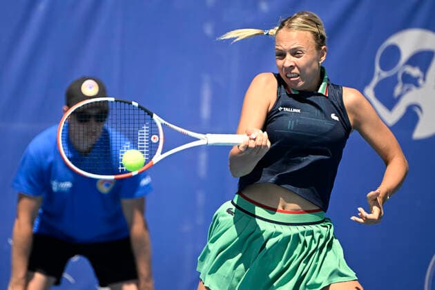 Anett Kontaveit of Estonia returns the ball to Lucie Havlickova of Cech Republic during the Livesport Prague Open WTA, Tennis Damen women’s tennis tournament match in Prague, Czech Republic, July 28, 2022. (CTKxPhoto MichalxKamaryt) CTKPhotoP2022072804629  kmt