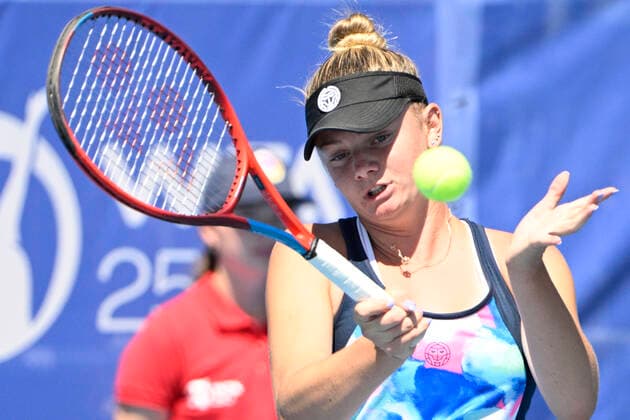 Lucie Havlickova of Cech Republic returns the ball to Anett Kontaveit of Estonia during the Livesport Prague Open WTA, Tennis Damen women’s tennis tournament match in Prague, Czech Republic, July 28, 2022. (CTKxPhoto MichalxKamaryt) CTKPhotoP2022072804637  kmt