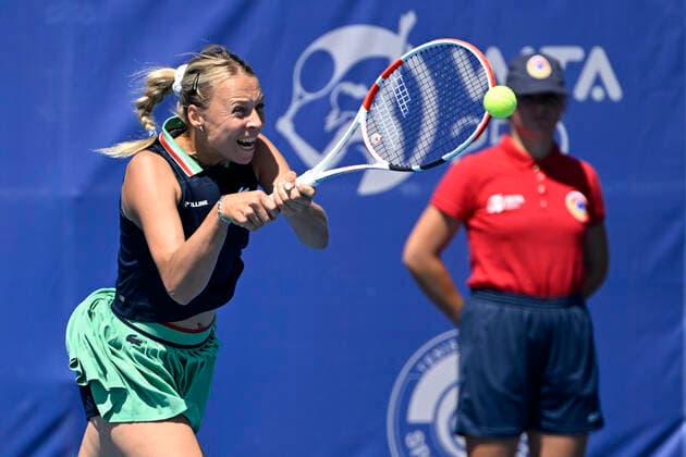 Anett Kontaveit of Estonia returns the ball to Lucie Havlickova of Cech Republic during the Livesport Prague Open WTA, Tennis Damen women’s tennis tournament match in Prague, Czech Republic, July 28, 2022. (CTKxPhoto MichalxKamaryt) CTKPhotoP2022072804645  kmt