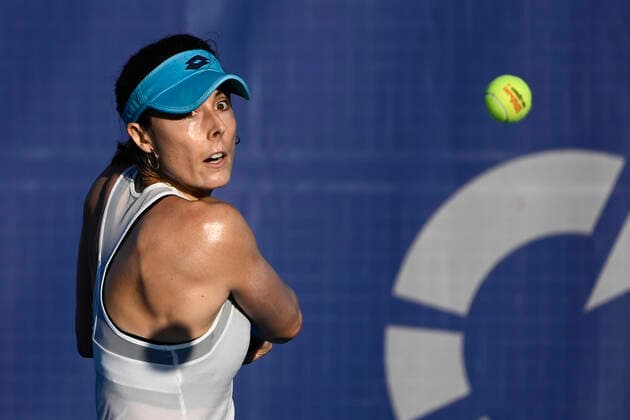 Alize Cornet of France plays against Czech Linda Noskova during the Livesport Prague Open WTA, Tennis Damen women’s tennis tournament, round of 16 match in Prague, Czech Republic, July 28, 2022. (CTKxPhoto OndrejxDeml) CTKPhotoP2022072807651 