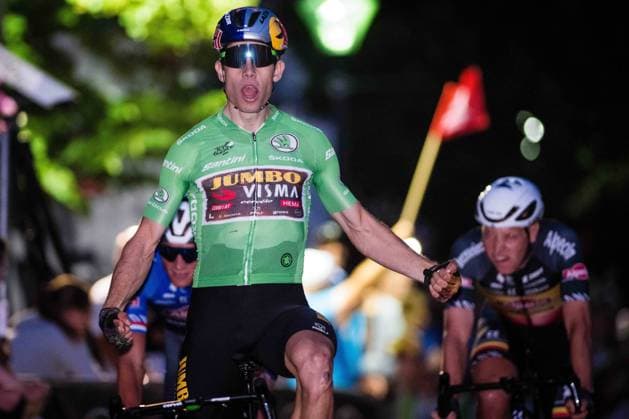 Sport Bilder des Tages HERENTALS, BELGIUM - JULY 28 : Van Aert Wout (BEL) of Team Jumbo-Visma celebrates winning pictured during the Boretti na-TourCriterium in Herentals . on July 28, 2022 in HERENTALS, Belgium, 28 07 2022 ( Boretti na-Tourcriterium Herentals 2022 PhotoNews Panoramic 