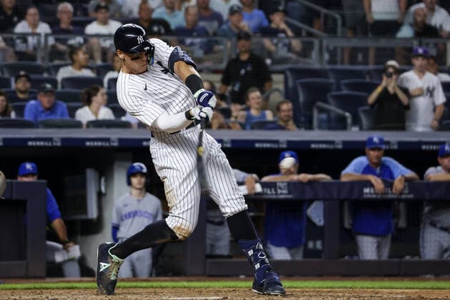 New York Yankees Aaron Judge hits a walk off home run in the ninth inning against the Kansas City Royals at Yankee Stadium on Thursday, July 28, 2022 in New York City.  NYP20220728509 COREYxSIPKIN
