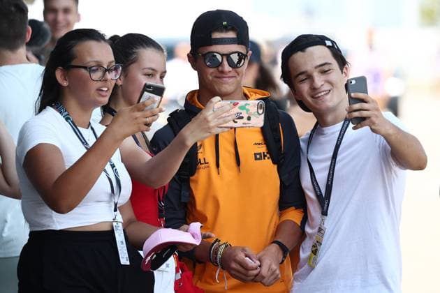 F1 Hungarian Grand Prix Practice Lando Norris of McLaren arrives ahead of the practice before the Formula 1 Hungarian Grand Prix at Hungaroring in Budapest, Hungary on July 29, 2022. Budapest Hungary  Copyright: xJakubxPorzyckix originalFilename:porzycki-f1hungar220729_npKcI.jpg