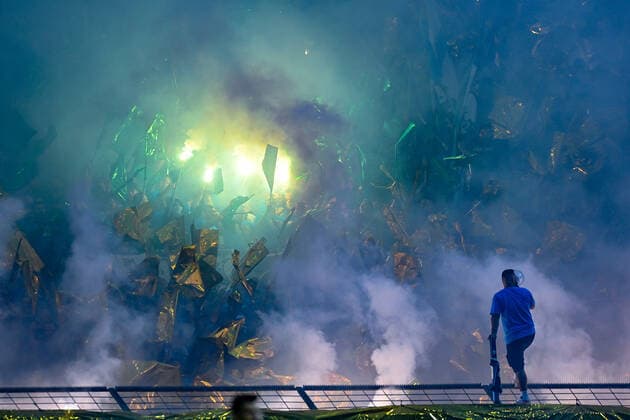 Sport Themen der Woche KW30 Sport Bilder des Tages Fans des TSV 1860 München zeigen Choreographie und zünden Bengalos nach dem Anpfiff, Bengalo, Bengalos, Feuerwerk, flare, 29.07.2022, München (Deutschland), Fussball, DFB-Pokal, Erste Runde, TSV 1860 München - Borussia Dortmund, DFB DFL REGULATIONS PROHIBIT ANY USE OF PHOTOGRAPHS AS IMAGE SEQUENCES AND OR QUASI-VIDEO. *** TSV 1860 Munich fans show choreography and ignite Bengalos after kickoff, Bengalo, Bengalos, fireworks, flare, 29 07 2022, Munich Germany , Football, DFB Pokal, First Round, TSV 1860 Munich Borussia Dortmund, DFB DFL REGULATES PROHIBIT ANY USE OF PHOTOGRAPHS AS IMAGE SEQUENCES AND OR QUASI VIDEO xslx