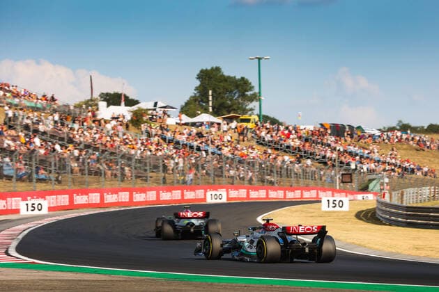 63 RUSSELL George (gbr), Mercedes AMG F1 Team W13, 44 HAMILTON Lewis (gbr), Mercedes AMG F1 Team W13, action during the Formula 1 Aramco Magyar Nagydij 2022, Hungarian Grand Prix 2022, 12th round of the 2022 FIA Formula One World Championship, WM, Weltmeisterschaft from July 28 to 31, 2022 on the Hungaroring, in Mogyorod, Hungary - F1 - HUNGARIAN GRAND PRIX 2022 DPPI Panoramic 00122030_AV6_6206