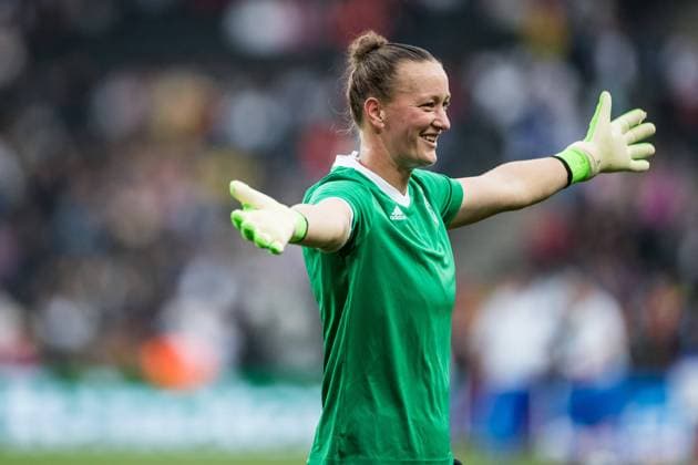 UEFA WOMENS EURO ENGLAND 2022 Germany France 27 07 2022 Almuth Schult Germany, 12 with arms outstretched UEFA WOMENS EURO ENGLAND 2022 Germany France Stadium MK, Milton Keynes, 27 07 2022 Copyright: xBEAUTIFULxSPORTS Wunderlx
