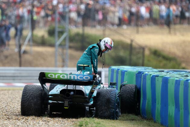 Sport Themen der Woche KW30 Sport Bilder des Tages F1 Gran Prix of Hungary Sebastian Vettel of Aston Martin after the crash during final practice for the F1 Grand Prix of Hungary. Mogyorod Hungaroring Hungary Copyright: xMarcoxCanonierox