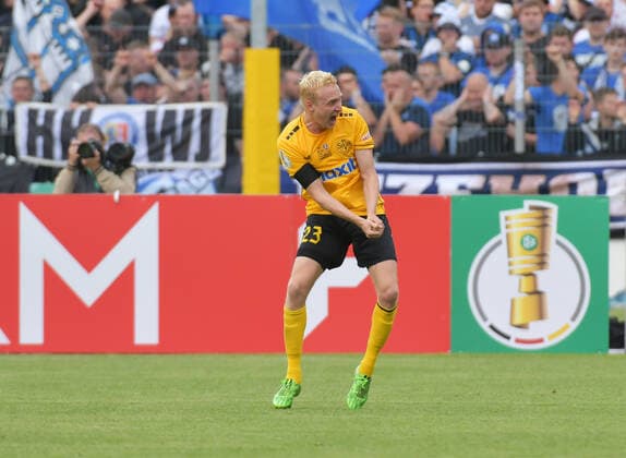 Sport Themen der Woche KW30 Sport Bilder des Tages 30.07.2022, xblx, Fussball DFB Pokal 1.Runde, SpVgg Bayreuth - Hamburger SV emspor, v.l. Luke Hemmerich (Spvgg Bayreuth), Goal scored, Tor zum 1:0, celebrate the goal, Torjubel , Jubel, jubeln, jubelt, (DFL DFB REGULATIONS PROHIBIT ANY USE OF PHOTOGRAPHS as IMAGE SEQUENCES and or QUASI-VIDEO) Bayreuth *** 30 07 2022, xblx, football DFB Pokal 1 round, SpVgg Bayreuth Hamburger SV emspor, v l Luke Hemmerich Spvgg Bayreuth , Goal scored, Tor zum 1 0, celebrate the goal, Torjubel , jubilation, jubilate, DFL DFB REGULATIONS PROHIBIT ANY USE OF PHOTOGRAPHS as IMAGE SEQUENCES and or QUASI VIDEO Bayreuth
