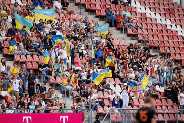 UTRECHT, 30-07-2022 , Stadium Galgenwaard , Dutch Eredivisie football , season 2022 2023 , friendly match. Shakhtar Donetsk supporters celebrating 1-1 during the match FC Utrecht - Shakhtar Donetsk Utrecht - Shakhtar  x17607482x Copyright: