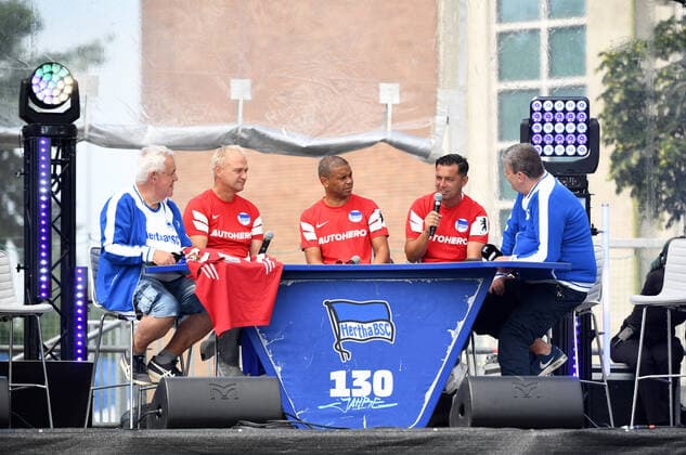 Football, men, 2022 2023 season, Hertha BSC, 130th anniversary celebration, f l Manfred Manne Sangel, Axel Kruse, Michel Dinzey, Ante Covic, stadium announcer Fabian von Wachsmann, 30 07 2022, Copyright: xSebastianxRäppold MatthiasxKochx