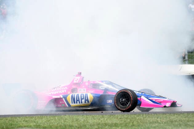 Sport Bilder des Tages INDIANAPOLIS, IN - JULY 30: Alexander Rossi ( 27 Andretti Autosport) does a burnout after winning the NTT IndyCar, Indy Car, IRL, USA Series Gallagher Grand Prix on July 30, 2022, at Indianapolis Motor Speedway Road Course in Indianapolis, Indianapolis. (Photo by Michael Allio Icon Sportswire) AUTO: JUL 30 NTT INDYCAR Series Gallagher Grand Prix Icon116220730004