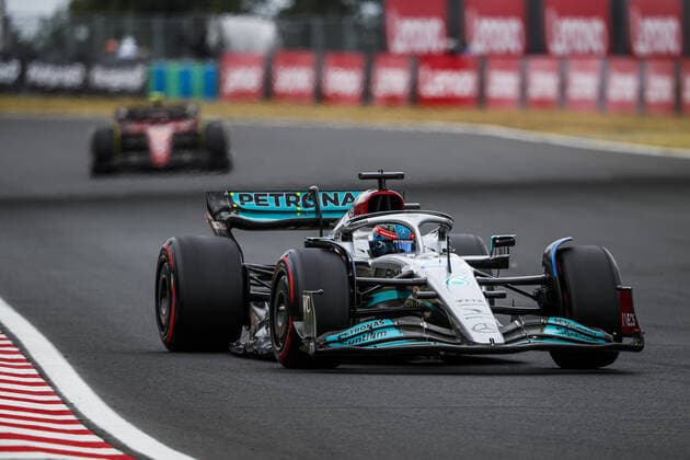 63 RUSSELL George (gbr), Mercedes AMG F1 Team W13, action during the Formula 1 Aramco Magyar Nagydij 2022, Hungarian Grand Prix 2022, 12th round of the 2022 FIA Formula One World Championship, WM, Weltmeisterschaft from July 28 to 31, 2022 on the Hungaroring, in Mogyorod, Hungary - F1 - HUNGARIAN GRAND PRIX 2022 - RACE DPPI Panoramic  00122031__V2_7276.JPG_