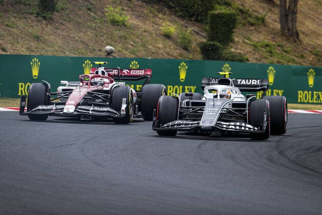 22 TSUNODA Yuki (jap), Scuderia AlphaTauri AT03, 24 ZHOU Guanyu (chi), Alfa Romeo F1 Team ORLEN C42, action during the Formula 1 Aramco Magyar Nagydij 2022, Hungarian Grand Prix 2022, 12th round of the 2022 FIA Formula One World Championship, WM, Weltmeisterschaft from July 28 to 31, 2022 on the Hungaroring, in Mogyorod, Hungary - F1 - HUNGARIAN GRAND PRIX 2022 - RACE DPPI Panoramic  00122031__V2_7464.JPG_
