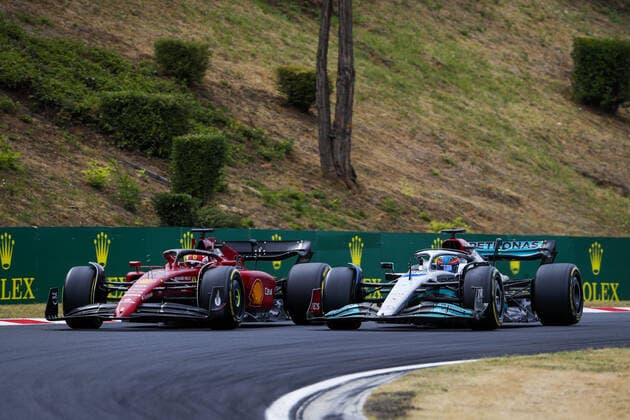 55 SAINZ Carlos (spa), Scuderia Ferrari F1-75, 63 RUSSELL George (gbr), Mercedes AMG F1 Team W13, action during the Formula 1 Aramco Magyar Nagydij 2022, Hungarian Grand Prix 2022, 12th round of the 2022 FIA Formula One World Championship, WM, Weltmeisterschaft from July 28 to 31, 2022 on the Hungaroring, in Mogyorod, Hungary - F1 - HUNGARIAN GRAND PRIX 2022 - RACE DPPI Panoramic  00122031__V2_7600.JPG_