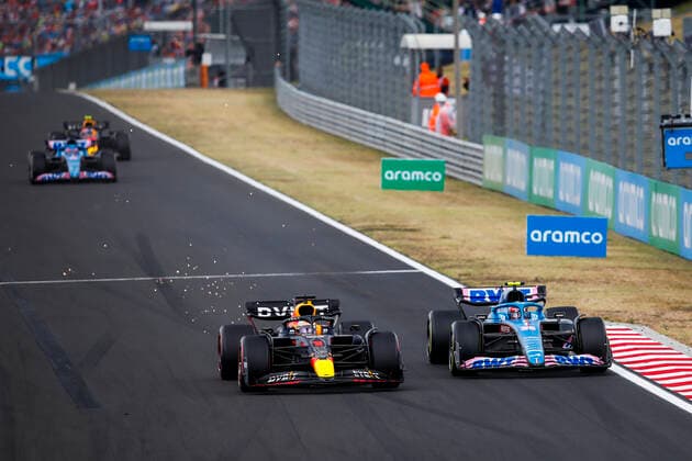 01 VERSTAPPEN Max (nld), Red Bull Racing RB18, 31 OCON Esteban (fra), Alpine F1 Team A522, action during the Formula 1 Aramco Magyar Nagydij 2022, Hungarian Grand Prix 2022, 12th round of the 2022 FIA Formula One World Championship, WM, Weltmeisterschaft from July 28 to 31, 2022 on the Hungaroring, in Mogyorod, Hungary - F1 - HUNGARIAN GRAND PRIX 2022 - RACE DPPI Panoramic  00122031__F_16830.JPG_