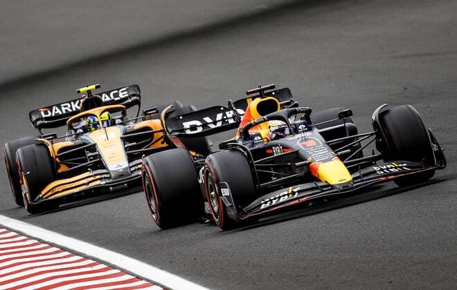 BUDAPEST Lando Norris 4 driving the McLaren MCL36 and Max Verstappen 1 driving the Oracle Red Bull Racing RB18 Honda during the Hungarian Grand Prix at the Hungaroring Circuit on July 31, 2022 in Budapest, Hungary REMKO DE WAAL Match 2022 xVIxANPxSportx xxANPxIVx 452521793 originalFilename: 452521793.jpg