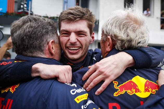 VERSTAPPEN Max (ned), Red Bull Racing RB18, celebrating his win during the Formula 1 Aramco Magyar Nagydij 2022, Hungarian Grand Prix 2022, 12th round of the 2022 FIA Formula One World Championship, WM, Weltmeisterschaft from July 28 to 31, 2022 on the Hungaroring, in Mogyorod, Hungary - F1 - HUNGARIAN GRAND PRIX 2022 - RACE DPPI Panoramic  00122031__V2_8211.JPG_