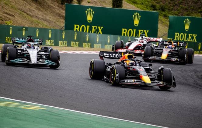BUDAPEST George Russell 63 with the Mercedes W13, Max Verstappen 1 with the Oracle Red Bull Racing RB18, Kevin Magnussen 20 with the Haas VF 22 and Sergio Perez 11 with the Oracle Red Bull Racing RB18 Honda during the Hungarian Grand Prix at the Hungaroring Circuit on July 31, 2022 in Budapest, Hungary REMKO DE WAAL Match 2022 xVIxANPxSportx xxANPxIVx 452523490 originalFilename: 452523490.jpg