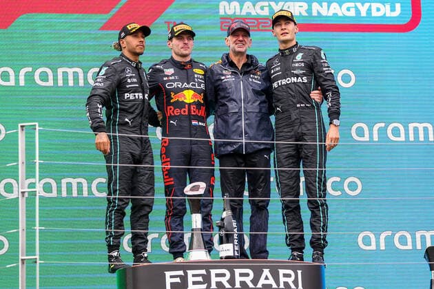 FORMULA 1 ARAMCO MAGYAR NAGYDIJ, 31 2022 Lewis Hamilton 44 (GBR), Mercedes AMG Petronas W13 second position in the race with Max Verstappen 1 (NED), HONDA Red Bull Racing RB18 Adrian Newey and third place George Russell 63 (GBR), Mercedes W13 Podium during the FORMULA 1 ARAMCO MAGYAR NAGYDIJ at the Hungaroring, Mogyorod, Hungary on 31 July 2022 Editorial Use Only Copyright: xPhilxDuncanx ESM-0597-0020
