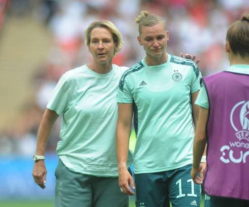 Sport Themen der Woche KW30 Sport Bilder des Tages Football - 2022 UEFA Womens European Championship, EM, Europameisterschaft Finals - Final - England vs Germany - Wembley Stadium - Sunday 31st July 2022 Alexandra Popp of Germany in tears during the warm up 