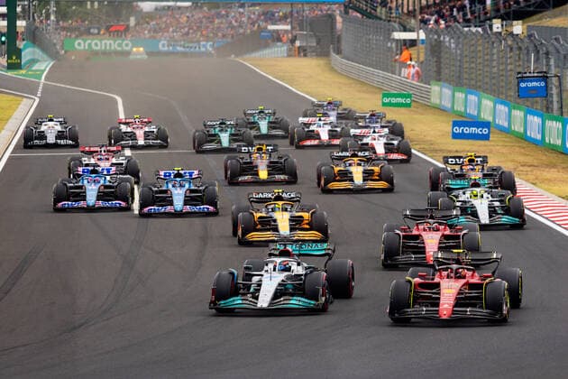 Start of the race during the Formula 1 Aramco Magyar Nagydij 2022, Hungarian Grand Prix 2022, 12th round of the 2022 FIA Formula One World Championship, WM, Weltmeisterschaft from July 28 to 31, 2022 on the Hungaroring, in Mogyorod, Hungary - F1 - HUNGARIAN GRAND PRIX 2022 - RACE DPPI Panoramic  00122031_JFR65883