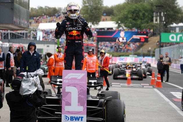 F1 Gran Prix of Hungary Max Verstappen of Red Bull Racing celebrates at the end of the F1 Grand Prix of Hungary at Hungaroring on July 31, 2022 Mogyorod, Hungary. Mogyorod Hungaroring Hungary Copyright: xMarcoxCanonierox