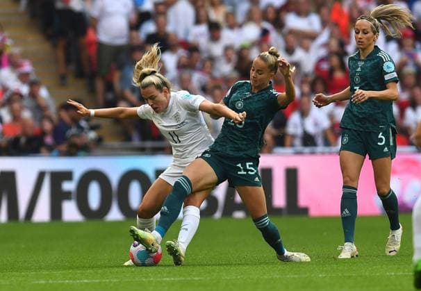 Mandatory Credit: Photo by Anna Gowthorpe Shutterstock (13055302ae) Lauren Hemp of England and Giulia Gwinn of Germany England v Germany, Womens UEFA European Championship, EM, Europameisterschaft Final, Football, Wembley Stadium, London, UK - 31 Jul 2022 England v Germany, Womens UEFA European Championship, Final, Football, Wembley Stadium, London, UK - 31 Jul 2022  Copyright: xAnnaxGowthorpe Shutterstockx 13055302ae