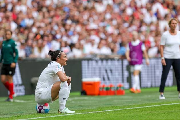 Sport Bilder des Tages England Women v Germany UEFA WOMEN?S EURO 2022 31 07 2022. Cup Final Lucy Bronze of England Women waits for a VAR decision during the UEFA WOMEN?S EURO 2022 match between England Women and Germany at Wembley Stadium, London, England on 31 July 2022. Editorial use only , Copyright: xNigelxKeenex PSI-15610-0032