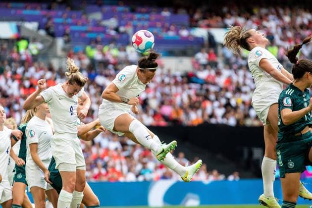 England Women v Germany UEFA WOMENÕS EURO 2022 31 07 2022. Cup Final Lucy Bronze of England Women (2) heads the ball during the UEFA WOMENÕS EURO 2022 match between England Women and Germany at Wembley Stadium, London, England on 31 July 2022. London Wembley Stadium Greater London England Editorial use only , Copyright: xManjitxNarotrax PSI-15613-0009