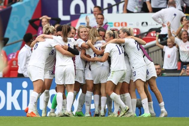 Finale der Frauen-Europameisterschaft 31. Juli 2022, Wembley Finale der UEFA Frauen-Europameisterschaft England gegen Deutschland Englische Spielerinnen feiern den Führungstreffer Foto Charlotte Wilson Abseits London UK  Copyright: xCharlottexWilsonxOffside