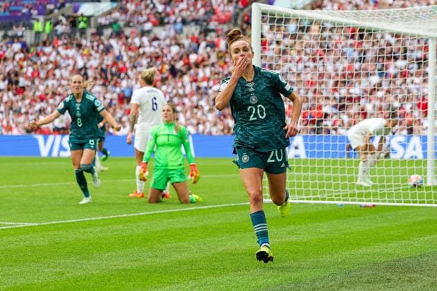 Sport Themen der Woche KW30 Sport Bilder des Tages England Women v Germany UEFA WOMEN?S EURO 2022 31 07 2022. Cup Final Goal 1-1 Lina Magull of Germany Women scores a goal and celebrates during the UEFA WOMEN?S EURO 2022 match between England Women and Germany at Wembley Stadium, London, England on 31 July 2022. Editorial use only , Copyright: xNigelxKeenex PSI-15610-0059
