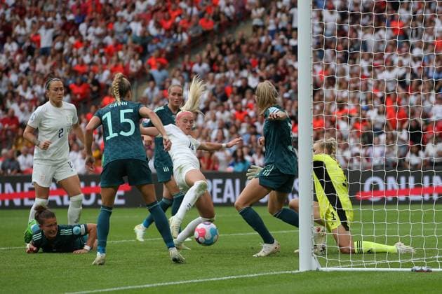 London, England, 31st July 2022. Chloe Kelly of England scores to give the side a 2-1 lead during the UEFA Women s European Championship, EM, Europameisterschaft 2022 match at Wembley Stadium, London. Picture credit should read: Jonathan Moscrop Sportimage EDITORIAL USE ONLY. No use with unauthorised audio, video, data, fixture lists, club league logos or live services. Online in-match use limited to 120 images, no video emulation. No use in betting, games or single club league player publications. SPI-1773-0107