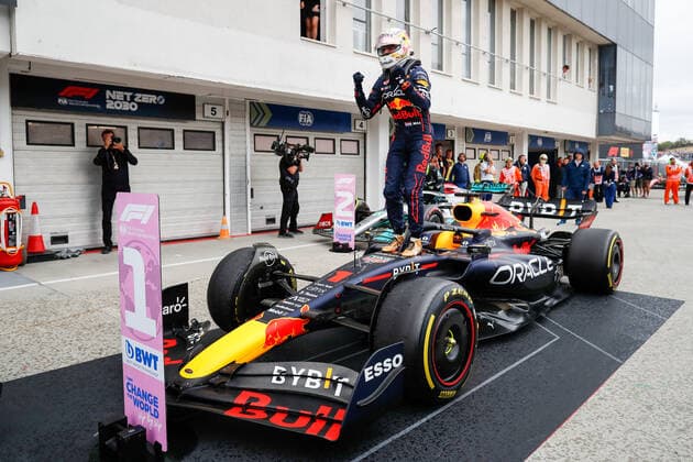 VERSTAPPEN Max (ned), Red Bull Racing RB18, portrait during the Formula 1 Aramco Magyar Nagydij 2022, Hungarian Grand Prix 2022, 12th round of the 2022 FIA Formula One World Championship, WM, Weltmeisterschaft from July 28 to 31, 2022 on the Hungaroring, in Mogyorod, Hungary - F1 - HUNGARIAN GRAND PRIX 2022 - RACE DPPI Panoramic  00122031__V2_8048