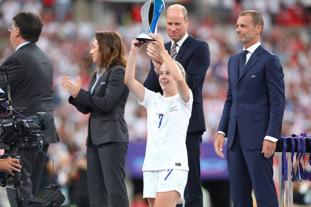 31st July 2022; Wembley Stadium, London, England: Womens European International final, England versus Germany: Beth Mead of England with her trophy for top scorer.  ActionPlus12413517 KatiexChan