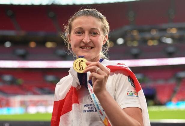 Sport Themen der Woche KW30 Sport Bilder des Tages Mandatory Credit: Photo by Anna Gowthorpe Shutterstock (13055302cd) Ellen White of England with her winners medal England v Germany, Womens UEFA European Championship, EM, Europameisterschaft Final, Football, Wembley Stadium, London, UK - 31 Jul 2022 England v Germany, Womens UEFA European Championship, Final, Football, Wembley Stadium, London, UK - 31 Jul 2022  Copyright: xAnnaxGowthorpe Shutterstockx 13055302cd