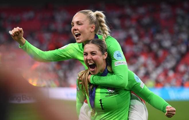 Sport Themen der Woche KW30 Sport Bilder des Tages Mandatory Credit: Photo by Anna Gowthorpe Shutterstock (13055302cf) Ellie Roebuck and Mary Earps goalkeepers of England celebrate England v Germany, Womens UEFA European Championship, EM, Europameisterschaft Final, Football, Wembley Stadium, London, UK - 31 Jul 2022 England v Germany, Womens UEFA European Championship, Final, Football, Wembley Stadium, London, UK - 31 Jul 2022  Copyright: xAnnaxGowthorpe Shutterstockx 13055302cf