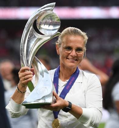Mandatory Credit: Photo by Anna Gowthorpe Shutterstock (13055302ch) Sabrina Wiegman manager of England celebrates with the trophy England v Germany, Womens UEFA European Championship, EM, Europameisterschaft Final, Football, Wembley Stadium, London, UK - 31 Jul 2022 England v Germany, Womens UEFA European Championship, Final, Football, Wembley Stadium, London, UK - 31 Jul 2022  Copyright: xAnnaxGowthorpe Shutterstockx 13055302ch