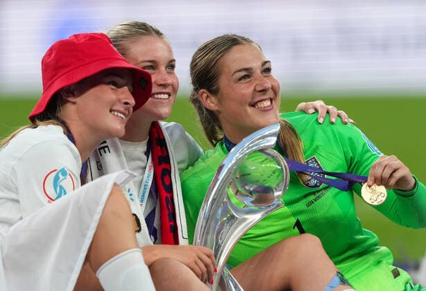 Goalkeeper Mary Earps Manchester United, ManU , Women & Alessia Russo (Manchester United) & Ella Toone (Manchester United) of England Women with the winning trophy during the Final of the UEFA Women s European Championship, EM, Europameisterschaft 2022 match between England Women and Germany at Wembley Stadium, London, England on 31 July 2022. Copyright: xAndyxRowlandx PMI-5070-0023