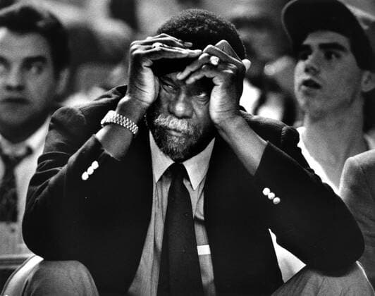 BILL RUSSELL (February 12, 1934 - July 31, 2022) was an American professional basketball player who played as a center for the Boston Celtics of the National Basketball Association NBA, Basketball Herren, USA from 1956 to 1969. A five-time NBA Most Valuable Player and a 12-time NBA All-Star, he was the centerpiece of the Celtics dynasty that won 11 NBA championships during his 13-year career. FILE PHOTO: January 19, 1988, Sacramento, California, USA: Sacramento Kings Coach BILL RUSSELL wears a long face as his ailing team once again fell behind the Houston Rockets at half time. The Kings were able to turn the tide in the closing moments of the game, winning 107-104. Sacramento USA - ZUMAs76_ 20010413_mda_s76_001 Copyright: xMitchxTollx